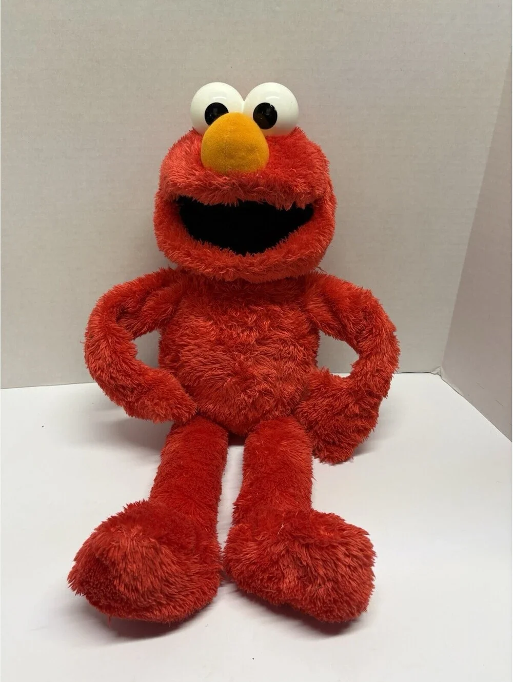 Hugging 2012 Sesame Street Elmo 22” Plush Talks/Sings Arms And Mouth Move